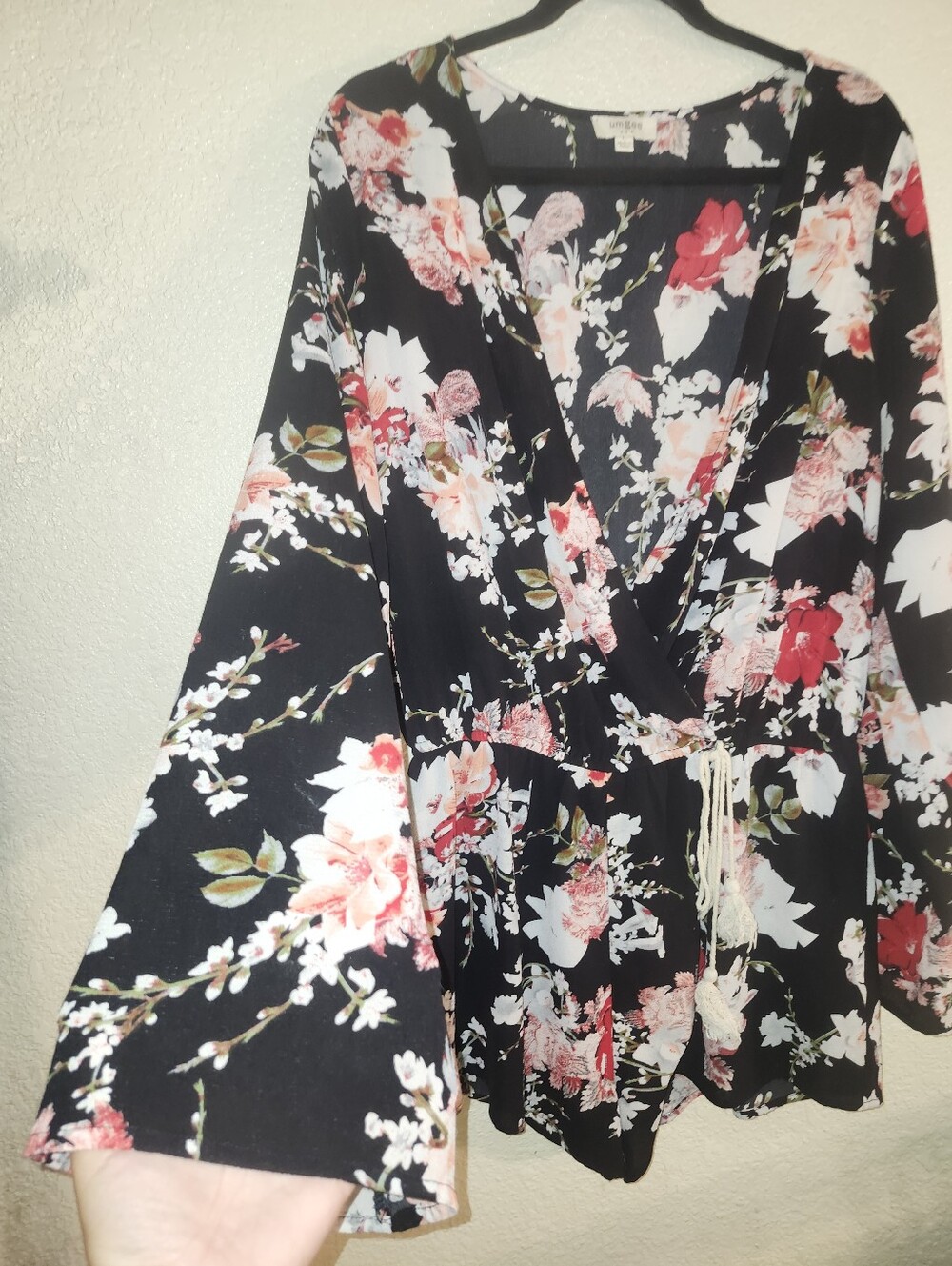🖤🌸🌹EUC Umgee "Boho Floral Deep V-Neck Long Bell🔔Sleeves Shorts Romper" Large - Picture 5 of 11